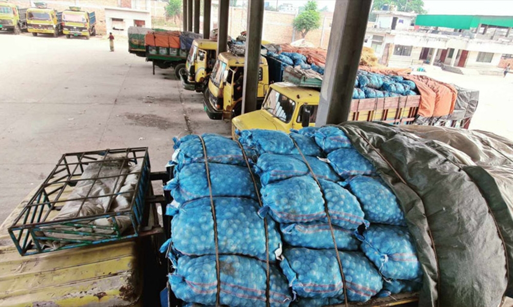 বেনাপোলে তীব্র গরমে পচছে আমদানি করা ৩৭০ টন আলু