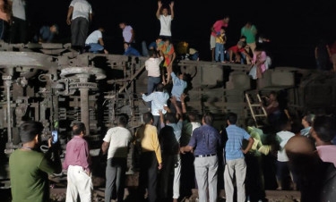 ভারতে ট্রেন দুর্ঘটনা : বাংলাদেশিদের জন্য হটলাইন চালু