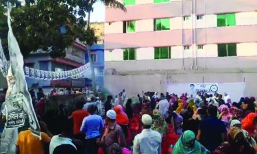 কুমিল্লা সিটির উপনির্বাচন : সাক্কুর উঠান বৈঠকে ককটেল বিস্ফোরণ